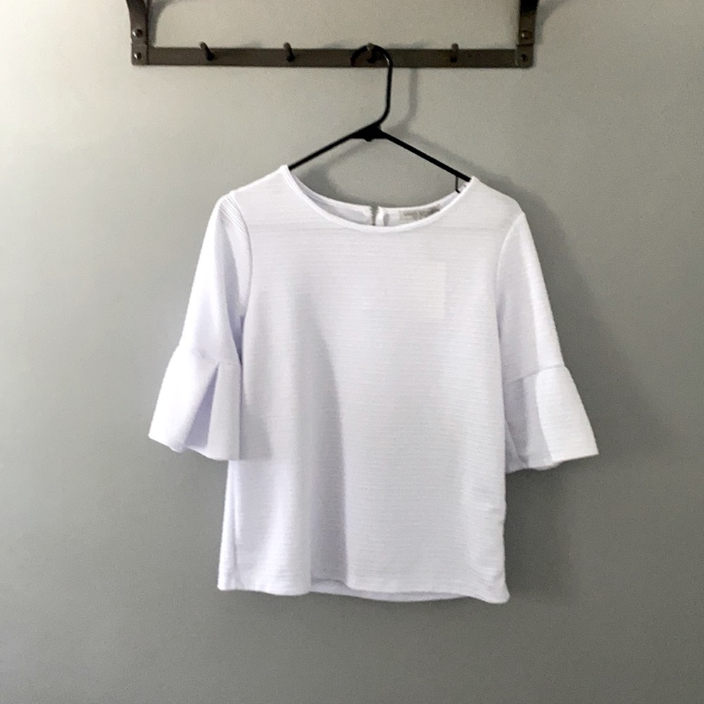 White bell 3/4 sleeve shirt.